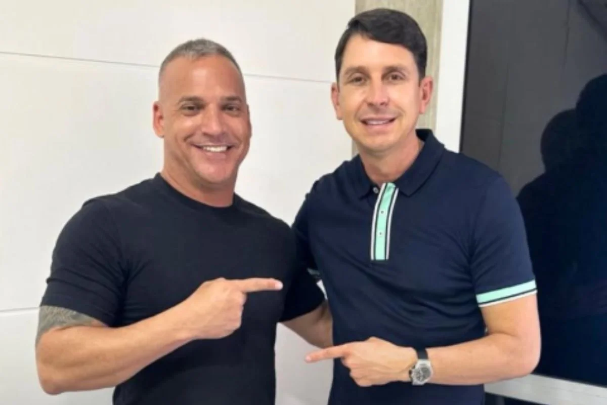Carlão com o deputado federal Juninho do Pneu, do PSDB Carlão com o deputado federal Juninho do Pneu, do PSDB