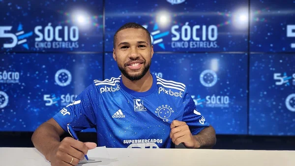 Wesley assina contrato com Cruzeiro - Metrópoles