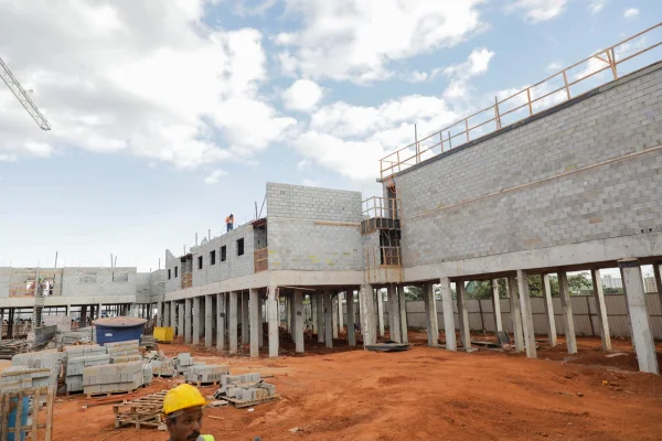 Obras em residencial que terá 192 apartamentos populares avançam no DF