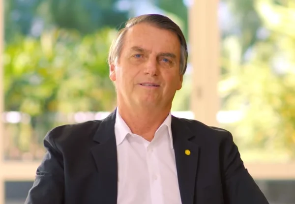 Folha de S.Paulo rebate críticas de Bolsonaro