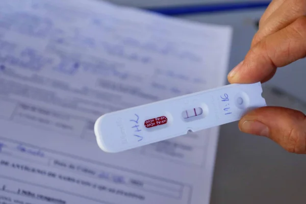 DF: uma única rede de farmácias recebeu 70% dos testes grátis de Covid
