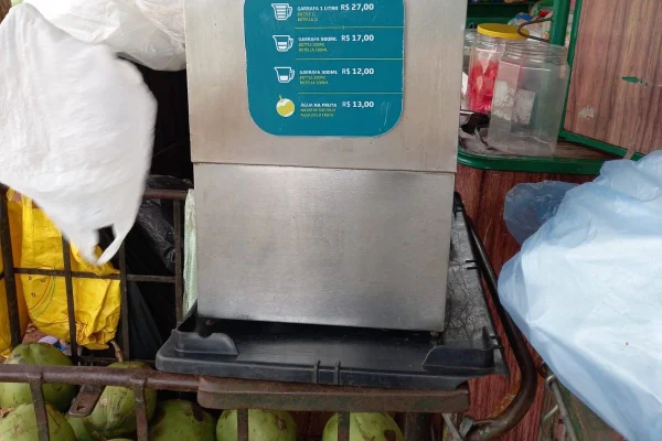 Imagem mostra barraca de coco no Ibirapuera - Metrópoles