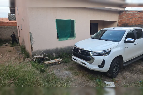 Hilux que resgatou foragido que desovou corpos é apreendida em GO