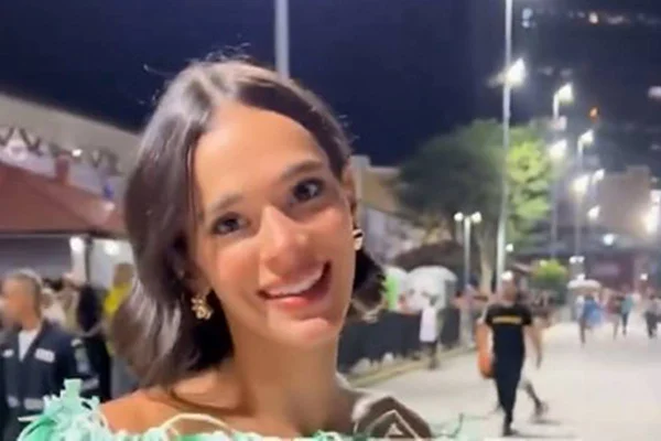 Foto colorida de Bruna Marquezine - Metrópoles