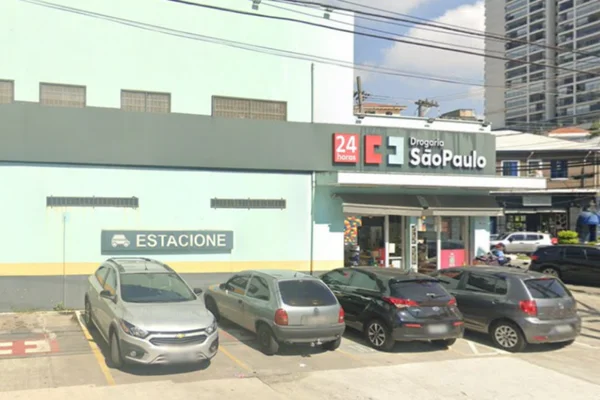 Farmácia onde funcionária morreu após policial civil reagir a assalto - Metrópoles