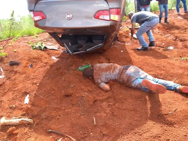 Traficante foge da PRF e morre ao capotar carro cheio de maconha