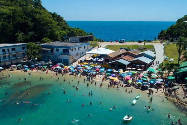 Praia em Santa Catarina - Metrópoles
