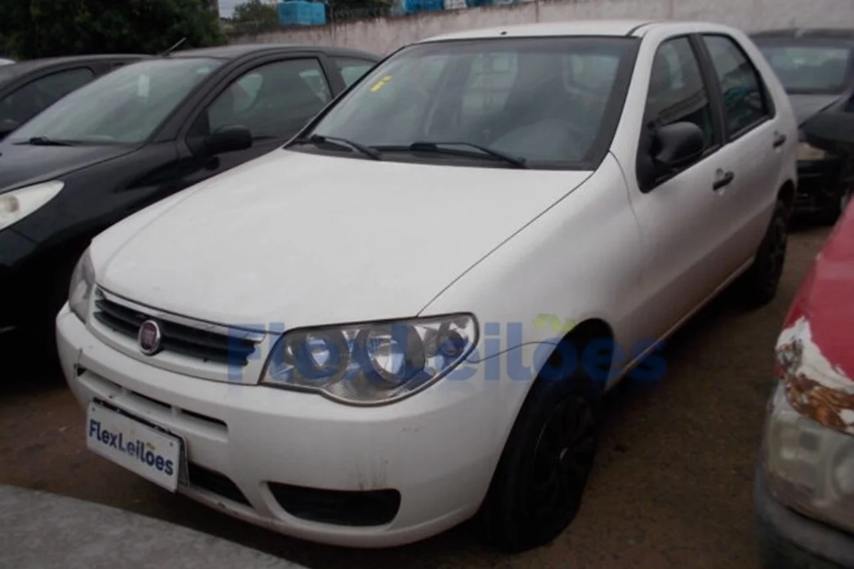 Fiat Palio Fire branca 2015 R$ 3 mil Fiat Palio Fire branca 2015 R$ 3 mil