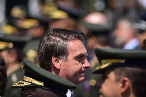Crimes em operações: Bolsonaro quer AGU na defesa de policiais