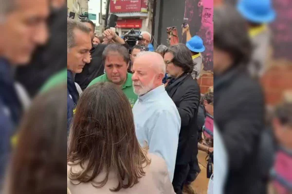 Lula chega à Zona da Mata, visita áreas atingidas em Ubá e sobrevoa MG