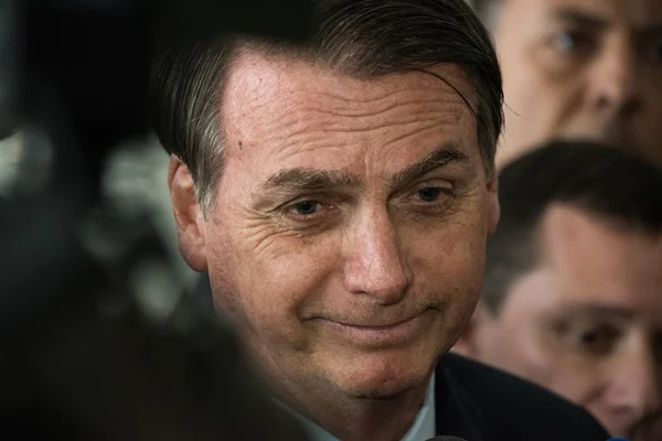 INSS: Bolsonaro quer usar servidores e militares para zerar fila
