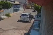 Momento em que Leonardo entra no carro Momento em que Leonardo entra no carro
