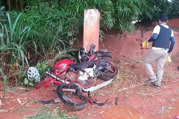 Perseguidos pela polícia, bandidos batem em moto e piloto morre