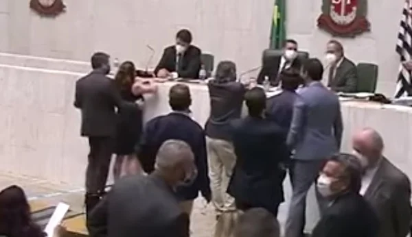 Deputado assedia sexualmente colega em SP