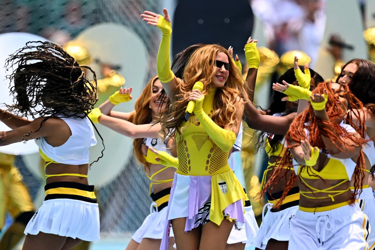 Shakira durante a abertura da Copa do Mundo Shakira durante a abertura da Copa do Mundo