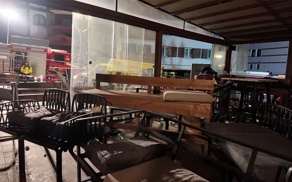 Imagem colorida de bar onde incêndio matou ao menos 40 pessoas - Metrópoles