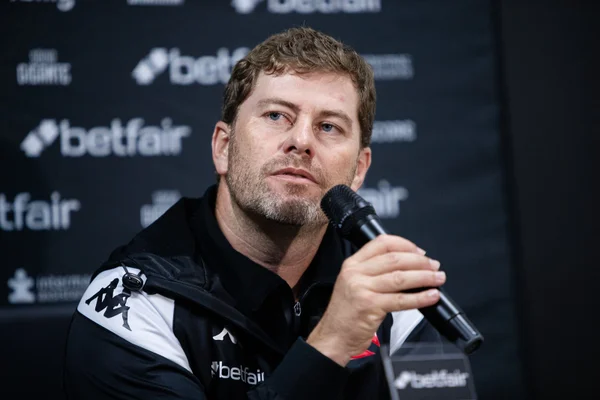 Imagem colorida de Rafael Paiva, técnico do Vasco - Metrópoles