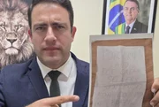 Deputado Caporezzo guardou trecho de discurso escrito à mão e lido por Bolsonaro na Paulista Deputado Caporezzo guardou trecho de discurso escrito à mão e lido por Bolsonaro na Paulista