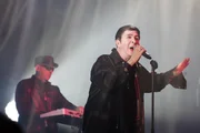 Dave Ball e Marc Almond durante show no C6 Fest em São Paulo Dave Ball e Marc Almond durante show no C6 Fest em São Paulo