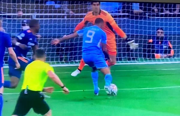 Gabriel Jesus e Vinicius Jr carimbaram o passaporte para o Catar