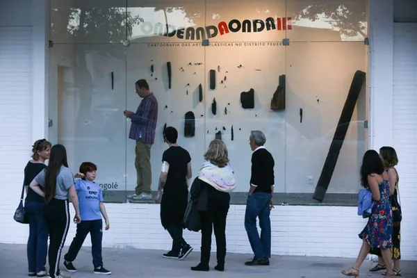 Espaço Cultural Renato Russo é reaberto com cortejo, arte e protestos