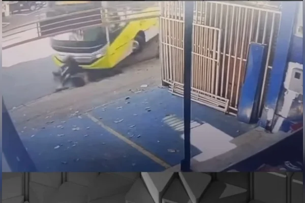 Motociclista atropelado por ônibus em BH