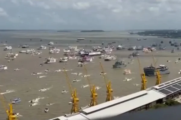 Romaria Fluvial reúne fiéis em homenagem a Nossa Senhora de Nazaré