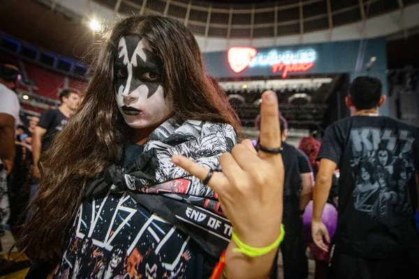 Dia de rock: fãs começam a lotar Arena BRB para shows históricos de Kiss e Deep Purple