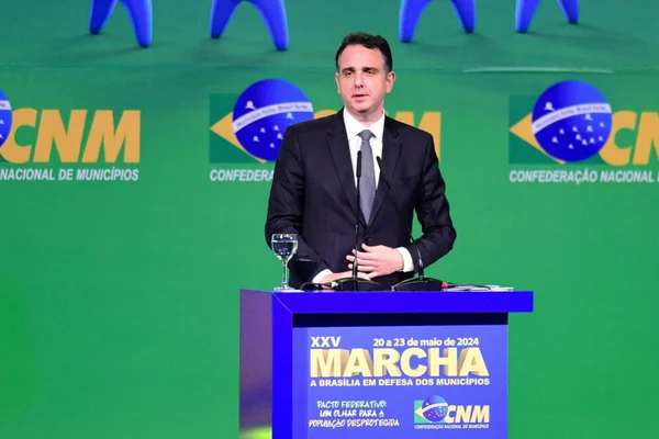 imagem colorida mostra senador rodrigo pacheco - Metrópoles