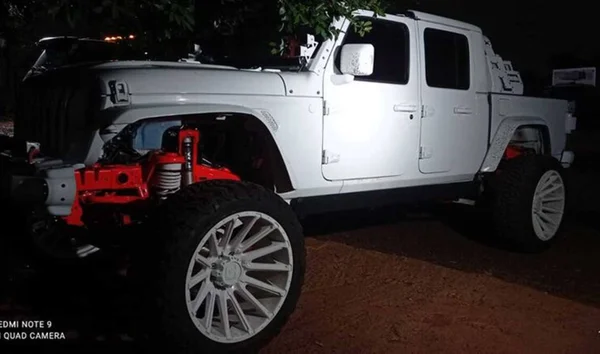 Imagem colorida de Jeep Gladiator apreendido - Metrópoles