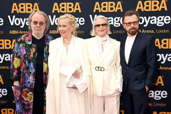 Imagem colorida do grupo pop ABBA - Metrópoles