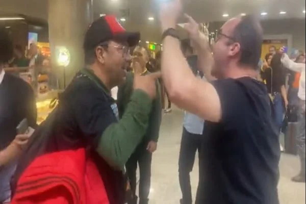 Vídeo: manifestantes causam tumulto à espera de Bolsonaro no Aeroporto de Brasília