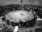 A aliança era baseada em três pilares: a defesa coletiva dos Estados-membros, impedir o revigoramento do militarismo nacionalista na Europa, e encorajar a integração política europeia
