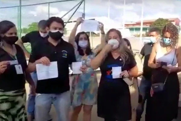 Conselheiros tutelares do DF não conseguem tomar vacinar e protestam