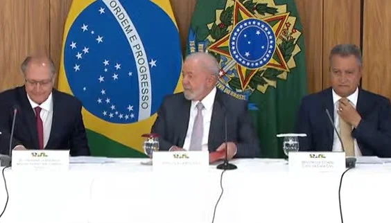 Lula se reúne com Conselho Nacional de Desenvolvimento Industrial; siga