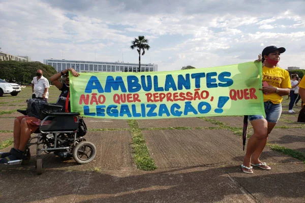 Deputado propõe lei para regulamentar trabalho de ambulantes no Plano