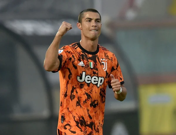 Cristiano Ronaldo retorna com dois gols e garante vitória da Juventus