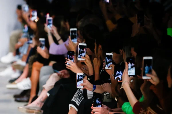 Saiba como o Instagram está ameaçando o futuro das revistas de moda