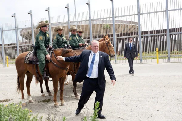 Imagem colorida de Thomas Homan - Metrópoles