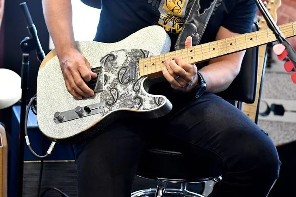 Entenda o que está por trás da crise das melhores guitarras do mundo