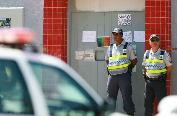 Painel de hospital público do DF manda recado a paciente: “Vai à m…”