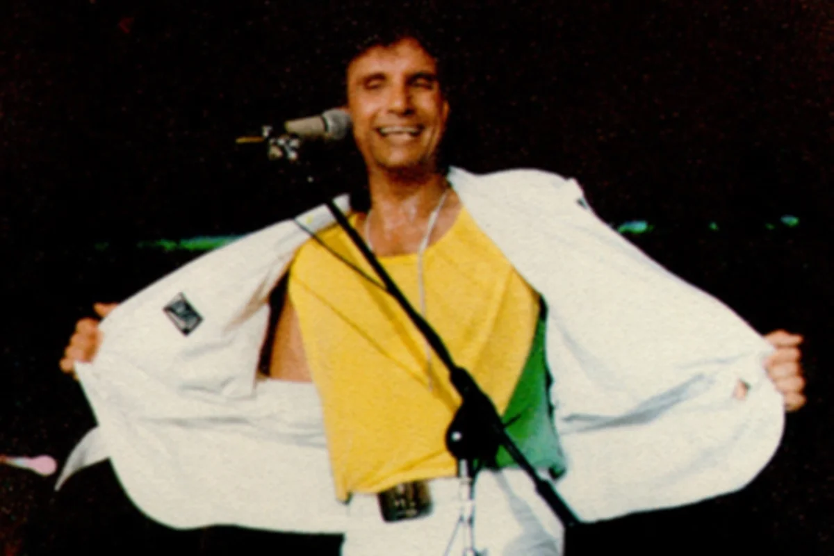 Na década de 1980, Roberto Carlos assumiu um estilo mais despojado e descontraído Na década de 1980, Roberto Carlos assumiu um estilo mais despojado e descontraído