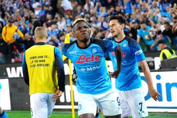 Napoli empata com Udinese e é campeão do Italiano após 33 anos