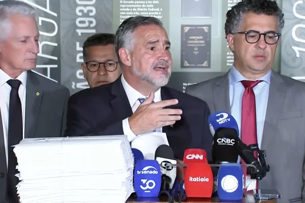 Paulo Pimenta apresenta relatório alternativo da CPMI do INSS