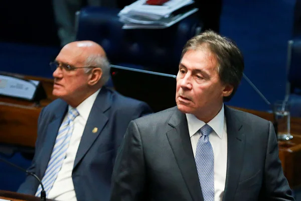 Eunício diz que PEC do teto será aprovada “tranquilamente” na terça