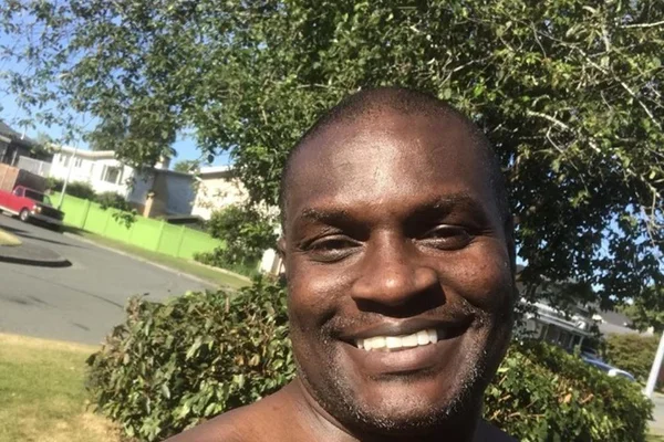 Ex-É o Tchan, Jacaré aparece vestido com roupa de policial