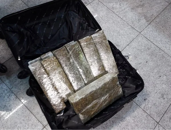 Homem é preso com 24,7 kg de maconha em mala no Aeroporto de Recife