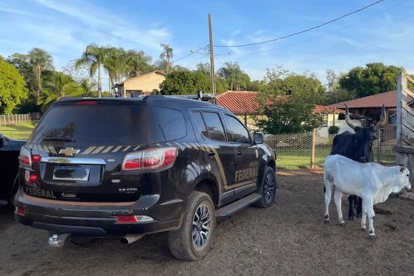 Carro da PF durante operação contra fraudes fundiárias no Pará