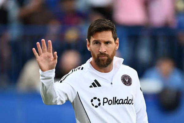 Imagem colorida de Lionel Messi - Metrópoles