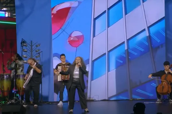 Voz brasileira de Pokémon emociona na abertura do LAIC 2026